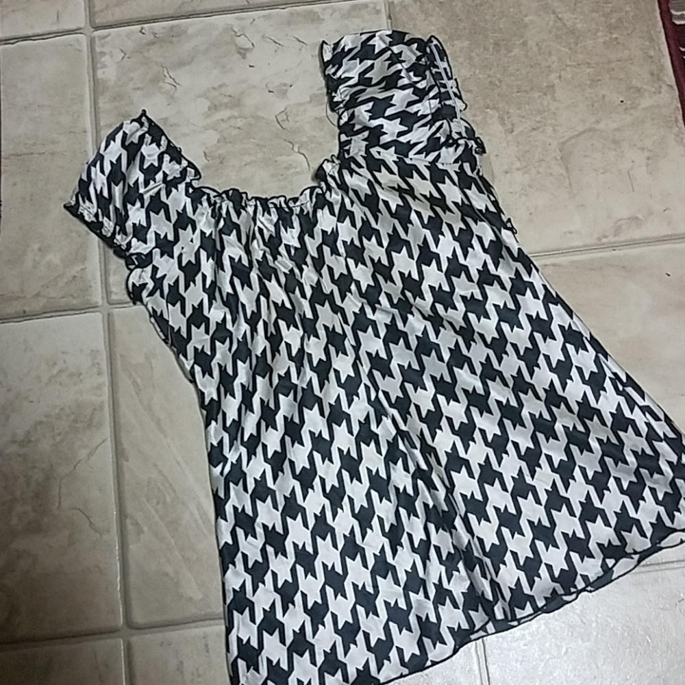 Top - Picture 2 of 2